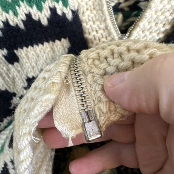 Cowichan Style Thunderbird Wool Sweater Zip Front Hand Knit Men’s Small - Picture 3 of 4